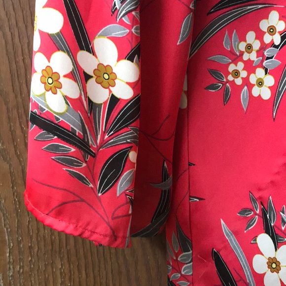 Polyester flowered top - Picture 4 of 4